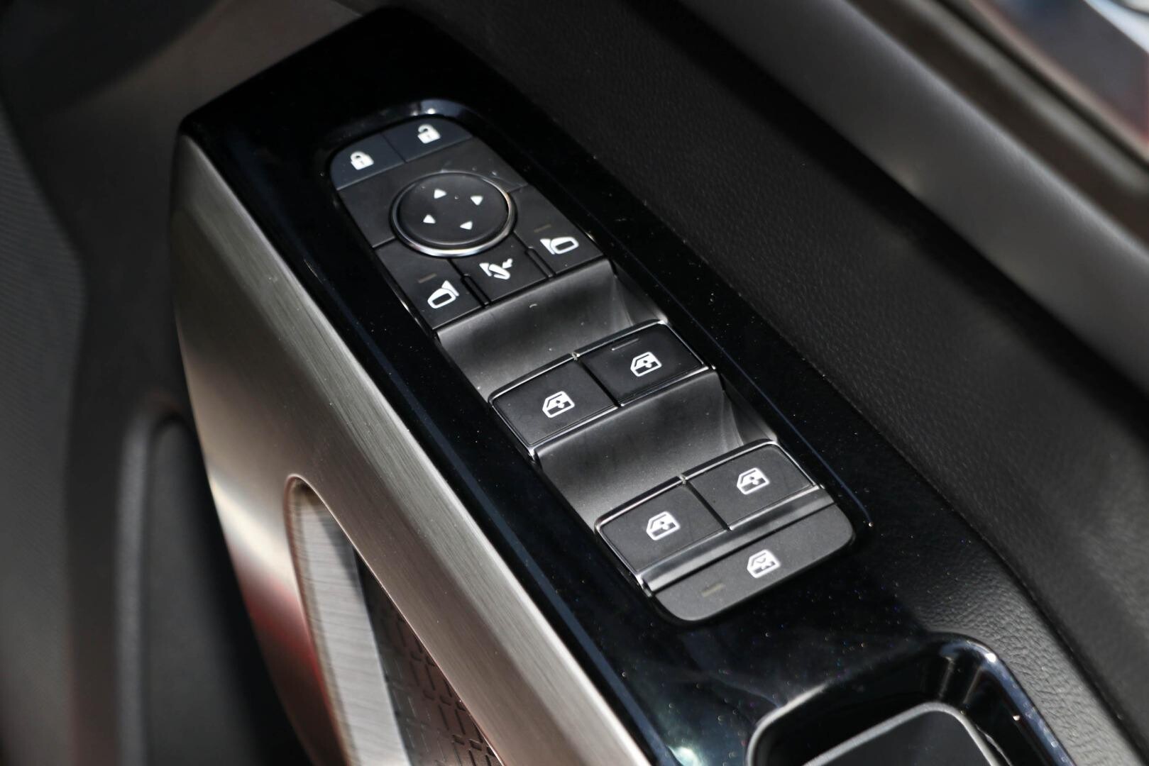 2023 Nissan Pathfinder image