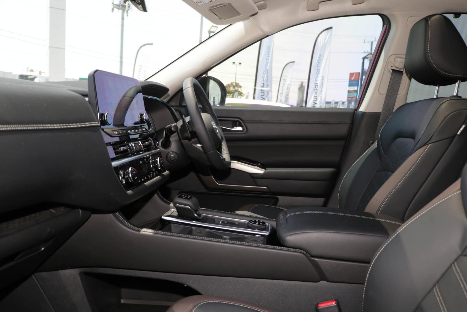 2023 Nissan Pathfinder image