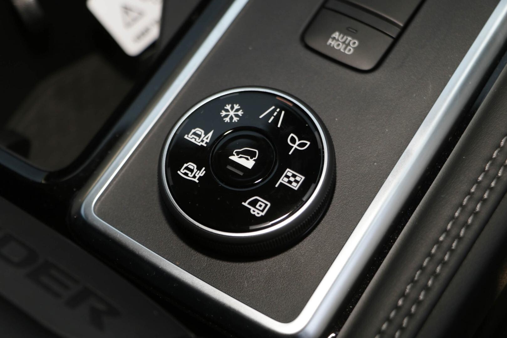 2023 Nissan Pathfinder image