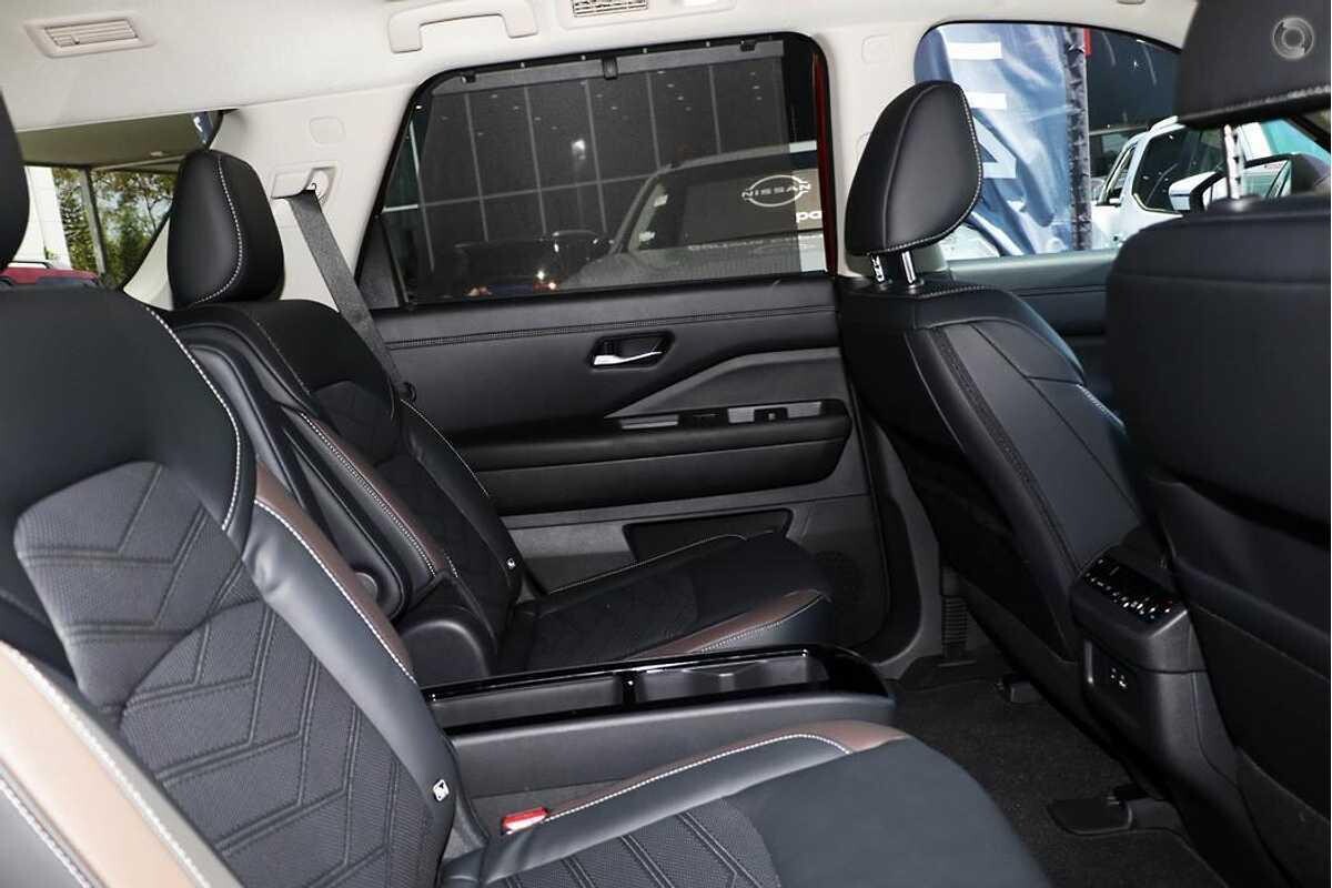 2023 Nissan Pathfinder image