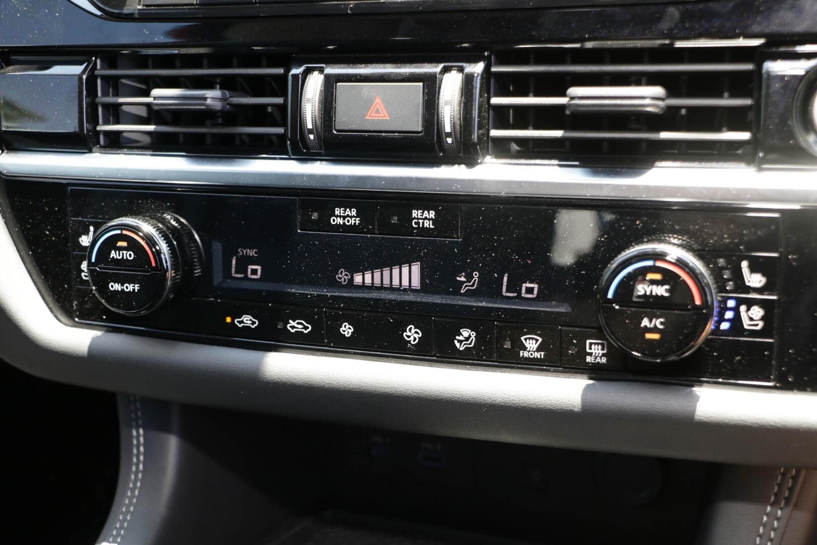 2023 Nissan Pathfinder image