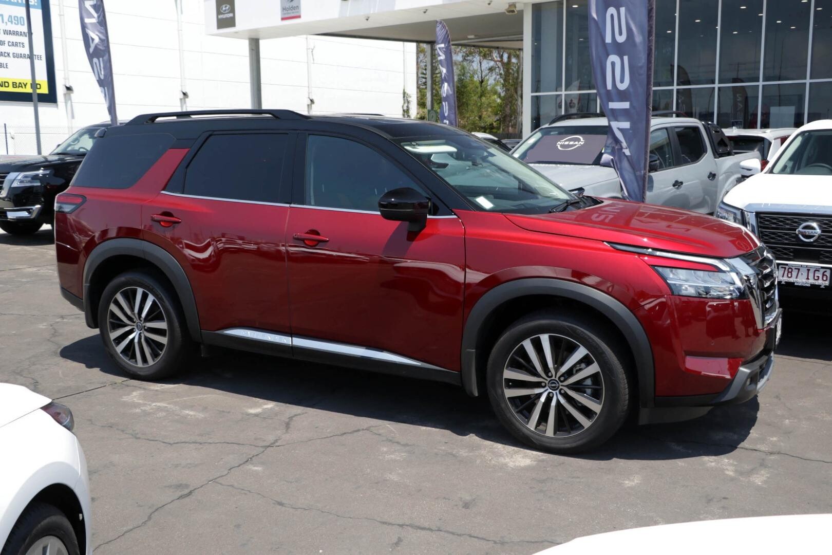 2023 Nissan Pathfinder image