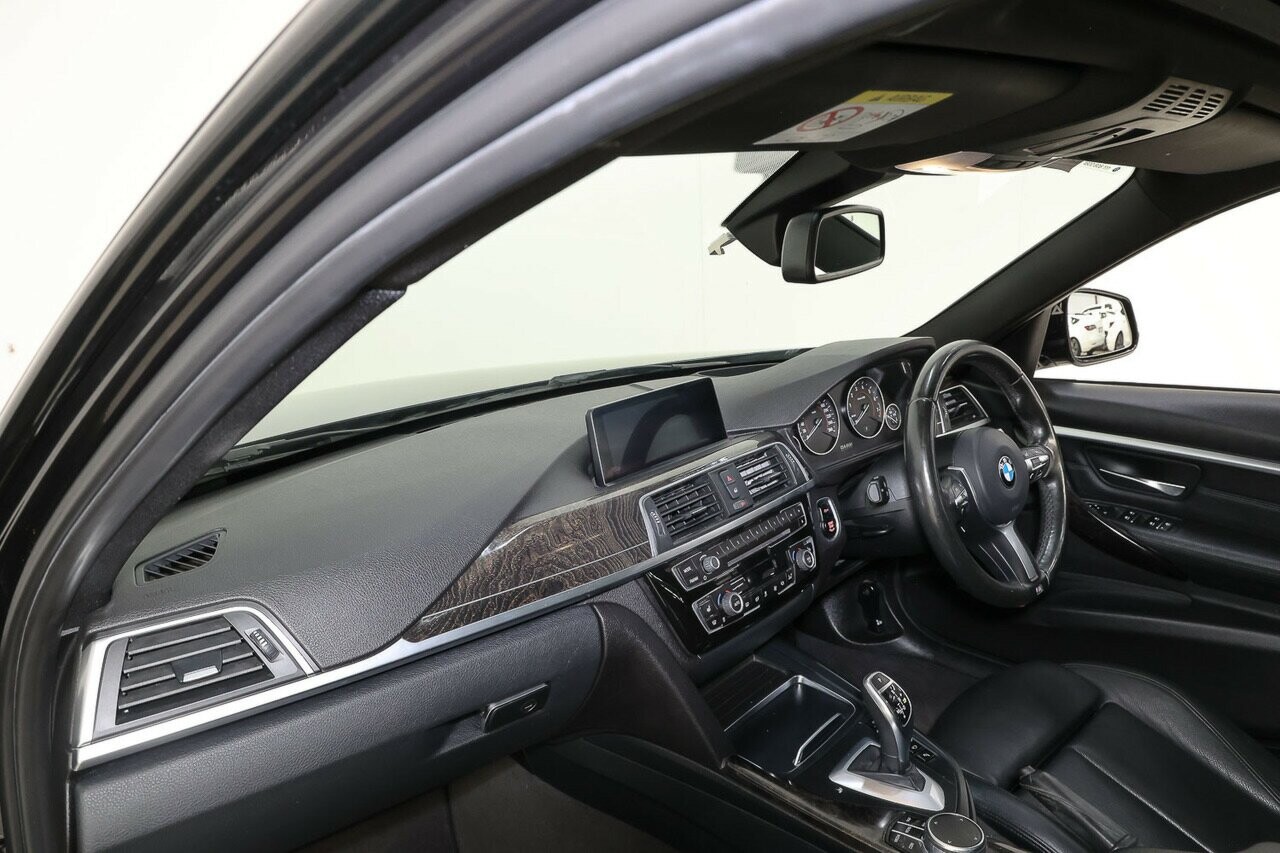 2017 BMW 3 series image