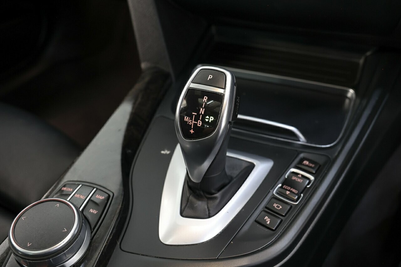 2017 BMW 3 series image