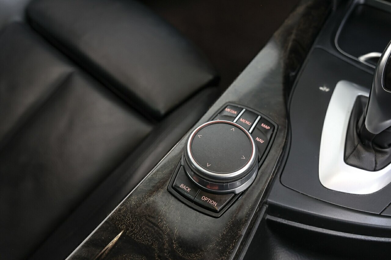 2017 BMW 3 series image