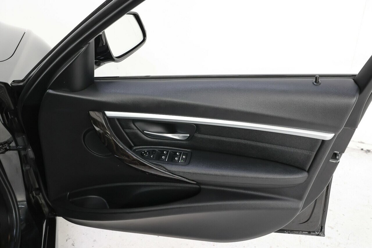 2017 BMW 3 series image