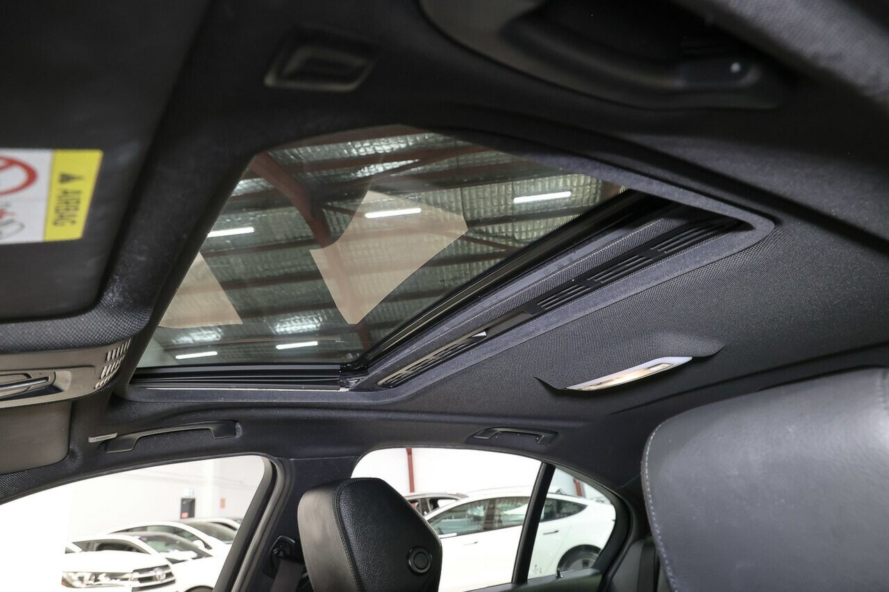 2017 BMW 3 series image