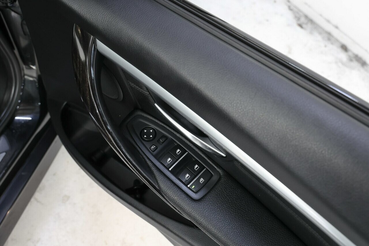 2017 BMW 3 series image