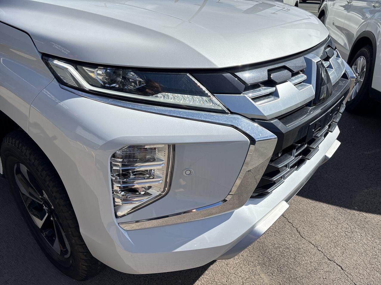 2025 Mitsubishi Outlander image