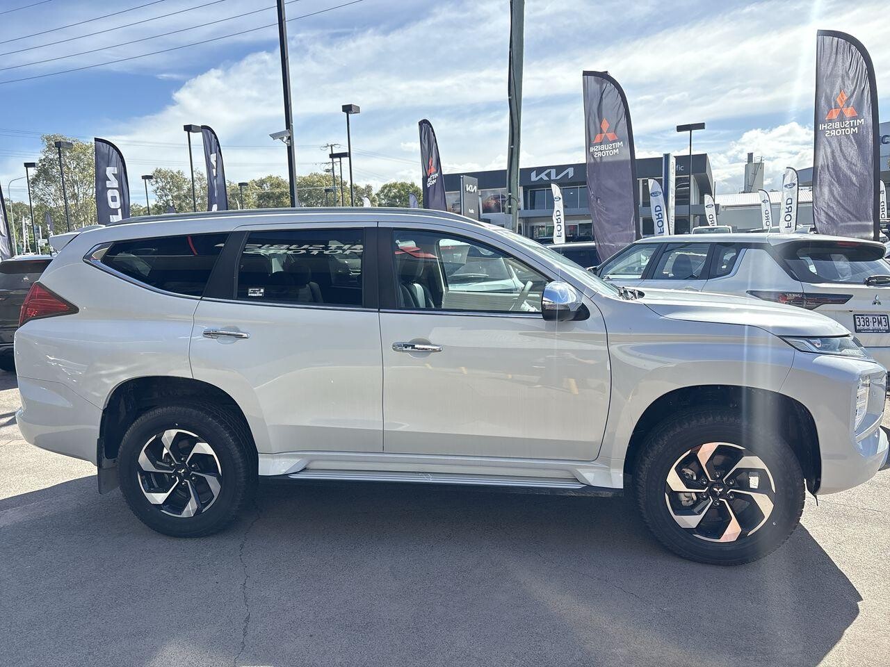 2025 Mitsubishi Outlander image