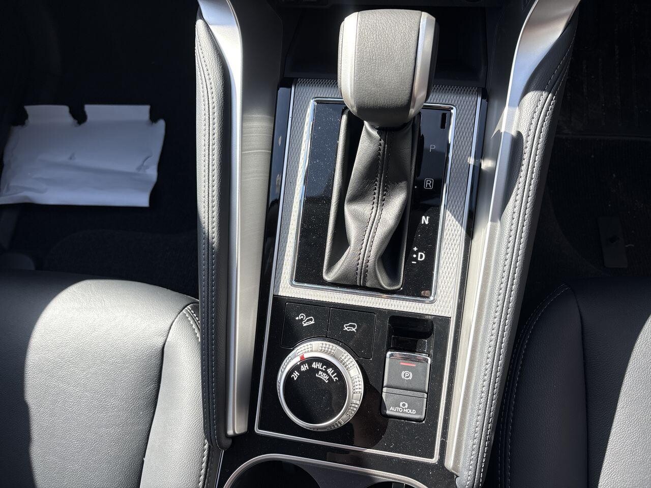 2025 Mitsubishi Outlander image