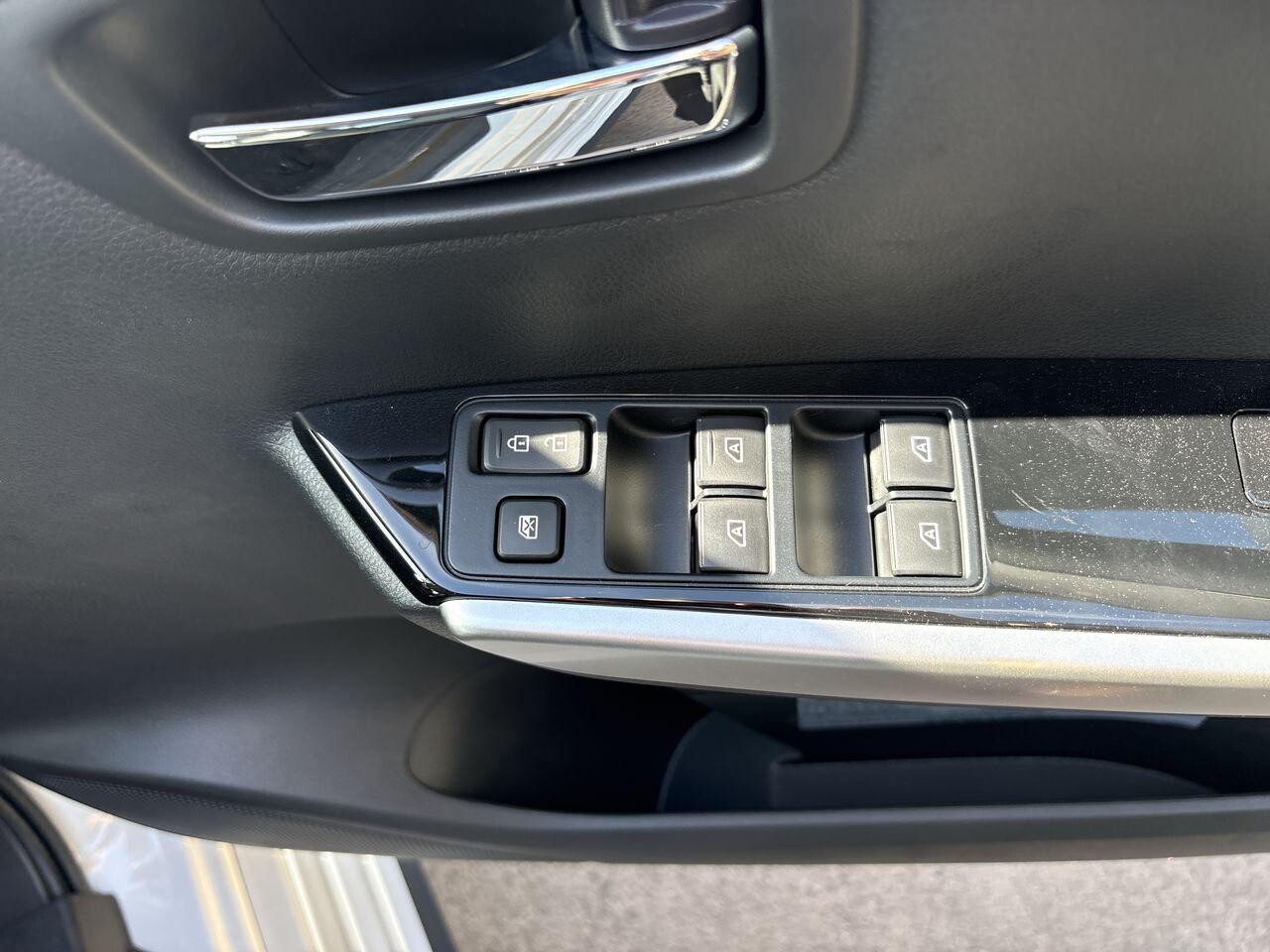 2025 Mitsubishi Outlander image