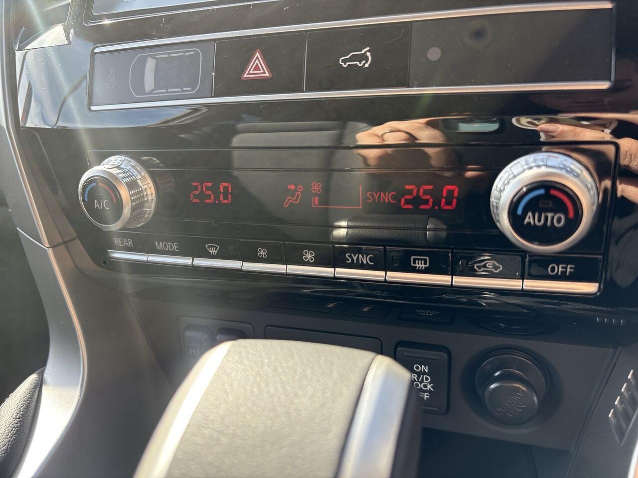 2025 Mitsubishi Outlander image