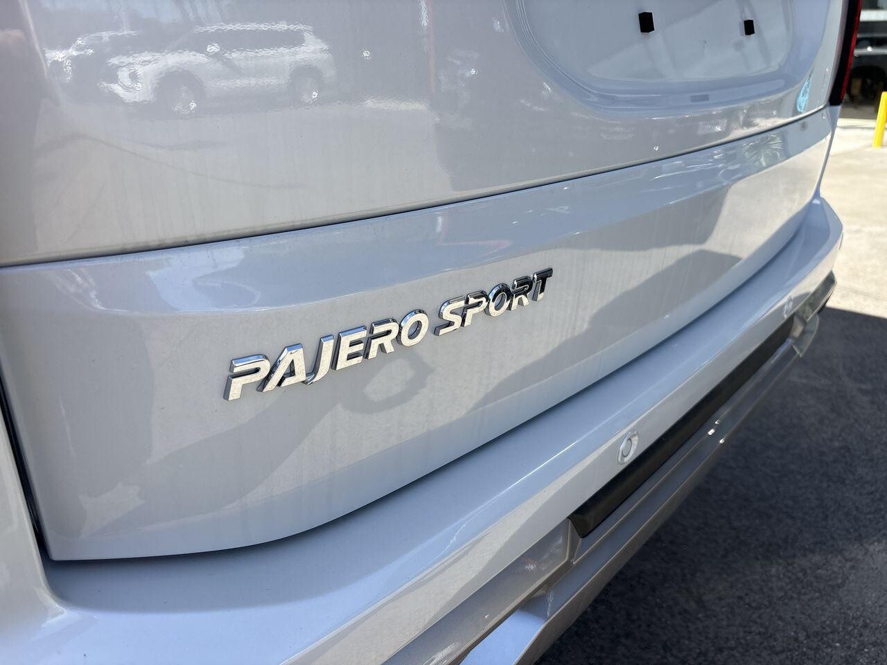 2025 Mitsubishi Outlander image