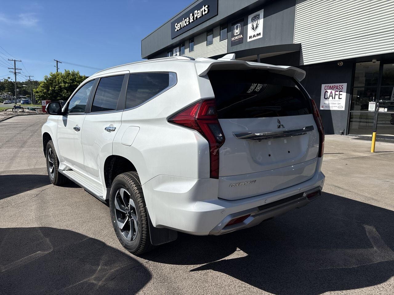 2025 Mitsubishi Outlander image