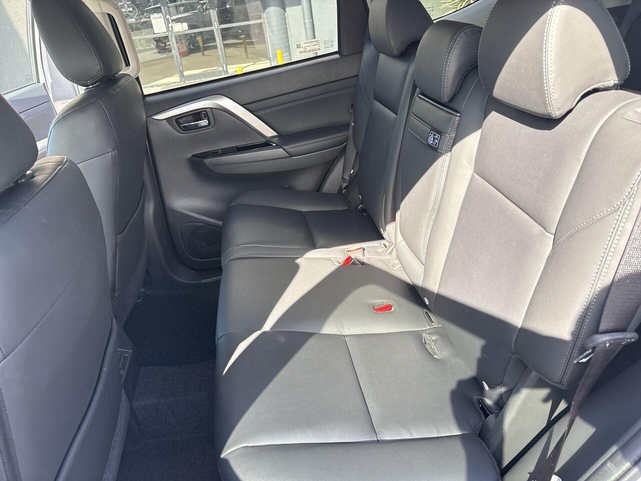 2025 Mitsubishi Outlander image