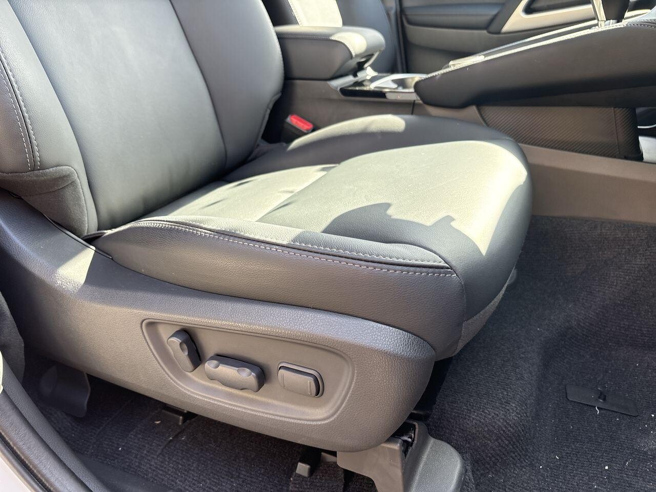 2025 Mitsubishi Outlander image