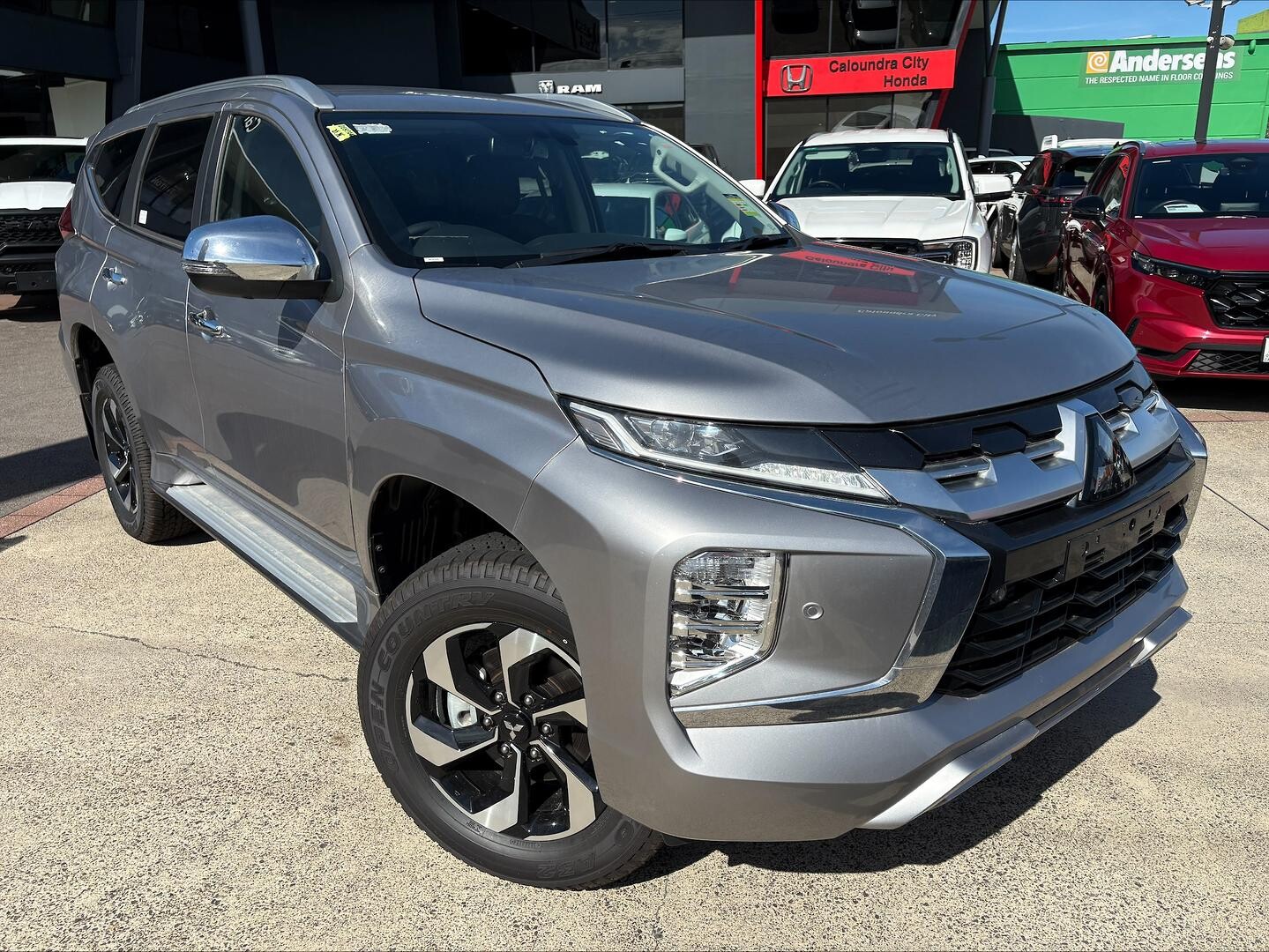 2025 Mitsubishi Outlander image