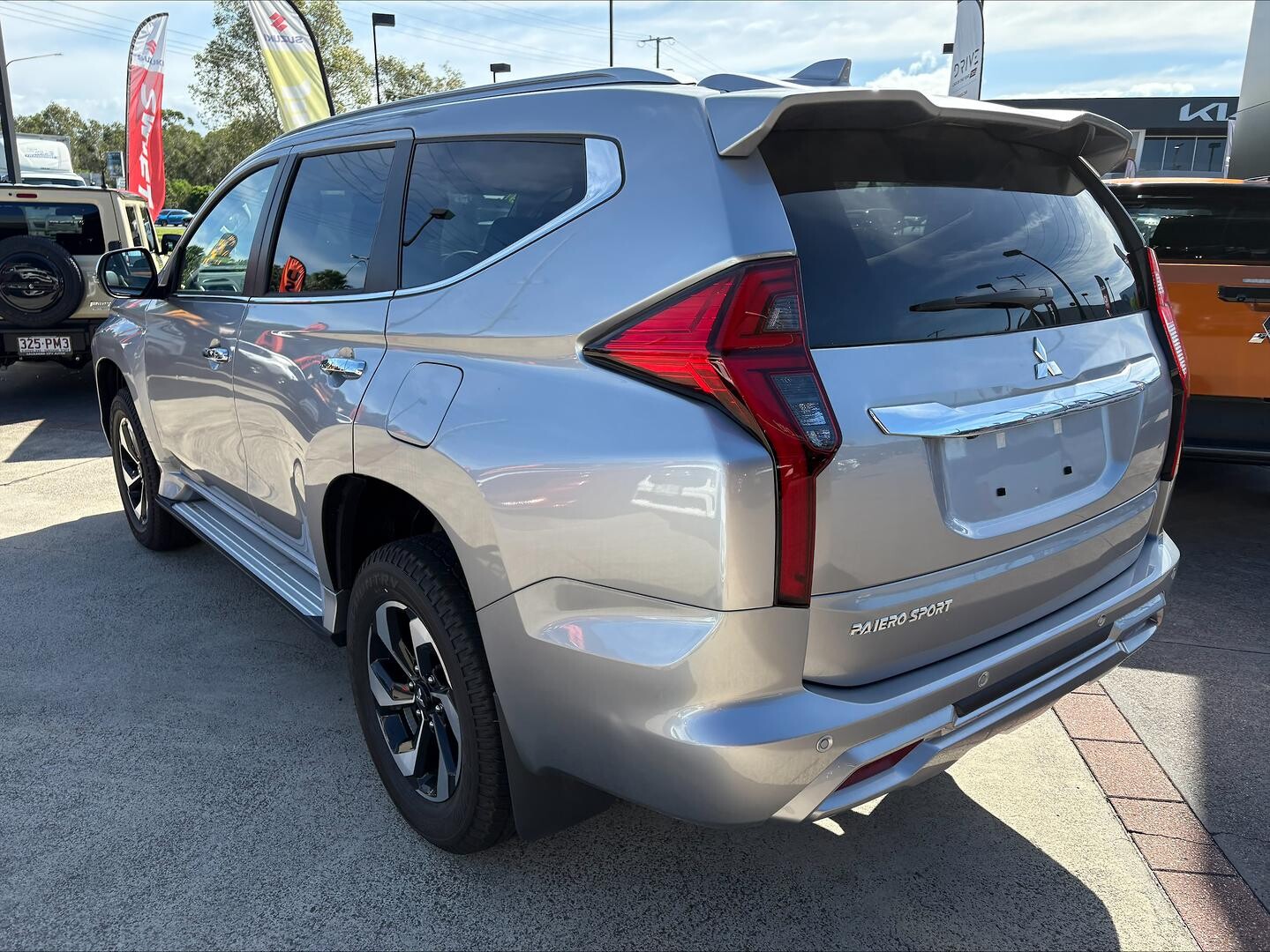 2025 Mitsubishi Outlander image