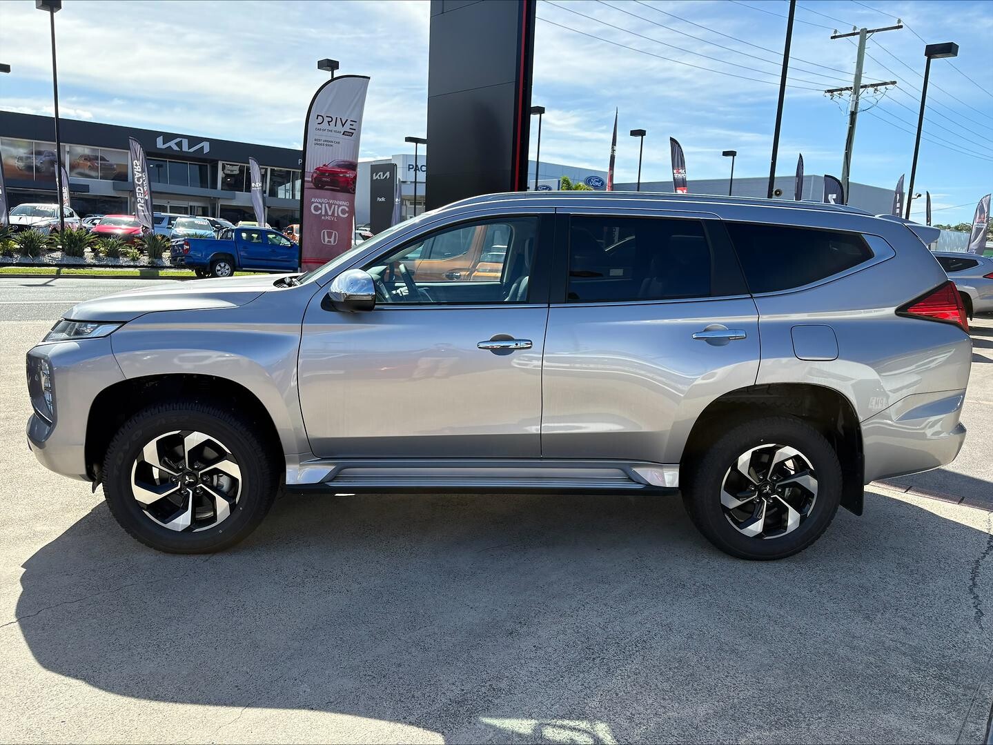 2025 Mitsubishi Outlander image