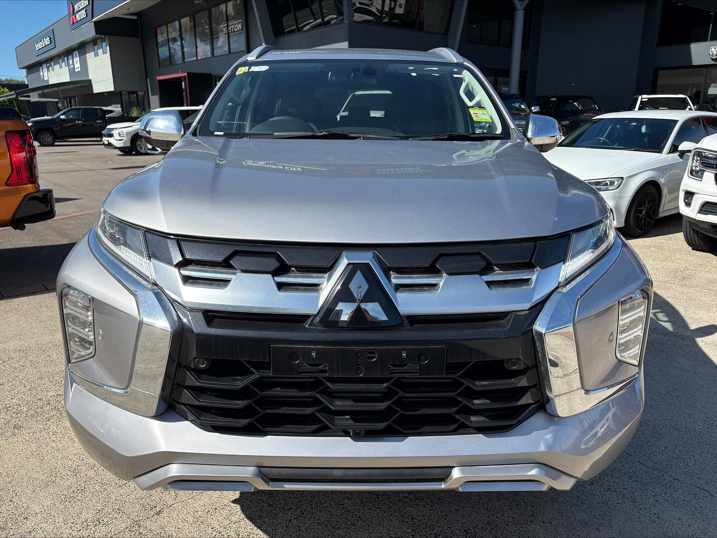 2025 Mitsubishi Outlander image