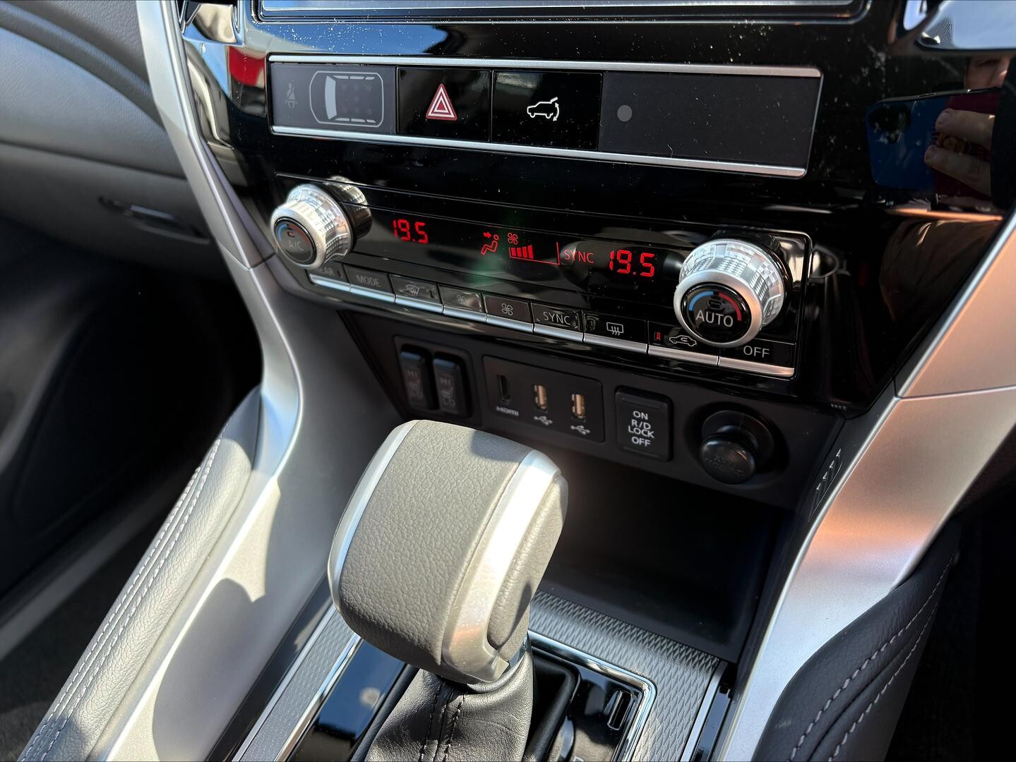 2025 Mitsubishi Outlander image