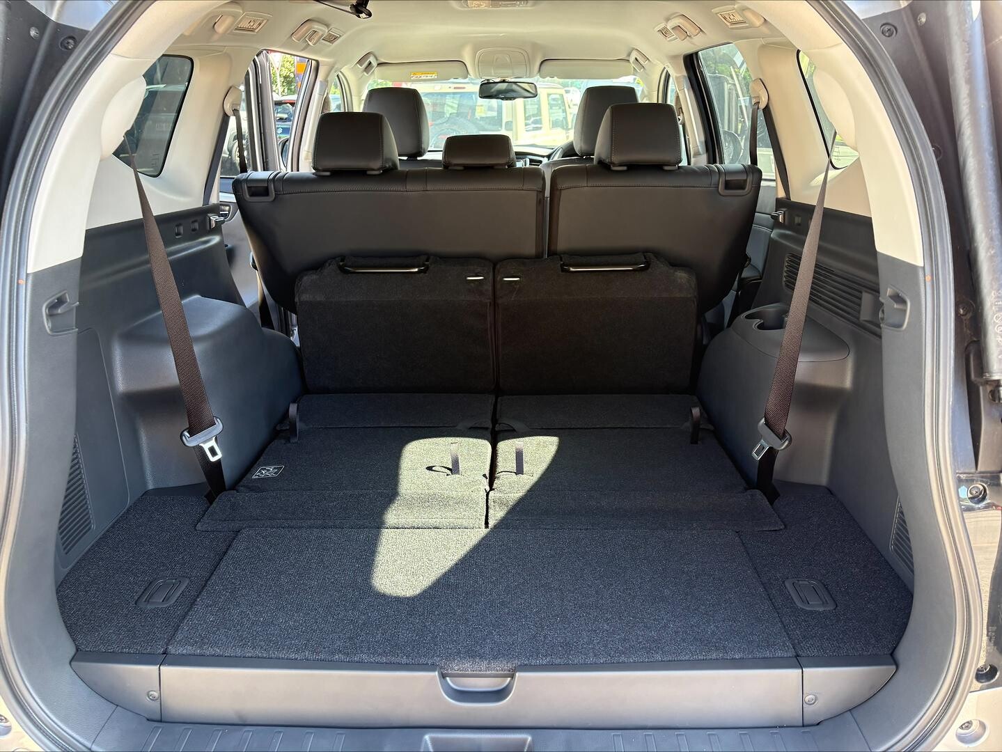 2025 Mitsubishi Outlander image