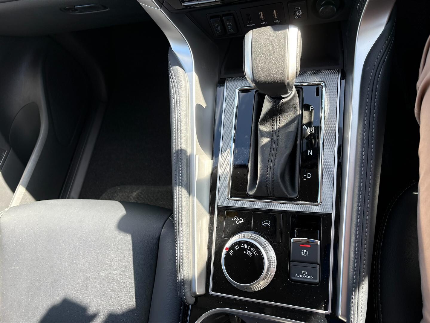 2025 Mitsubishi Outlander image