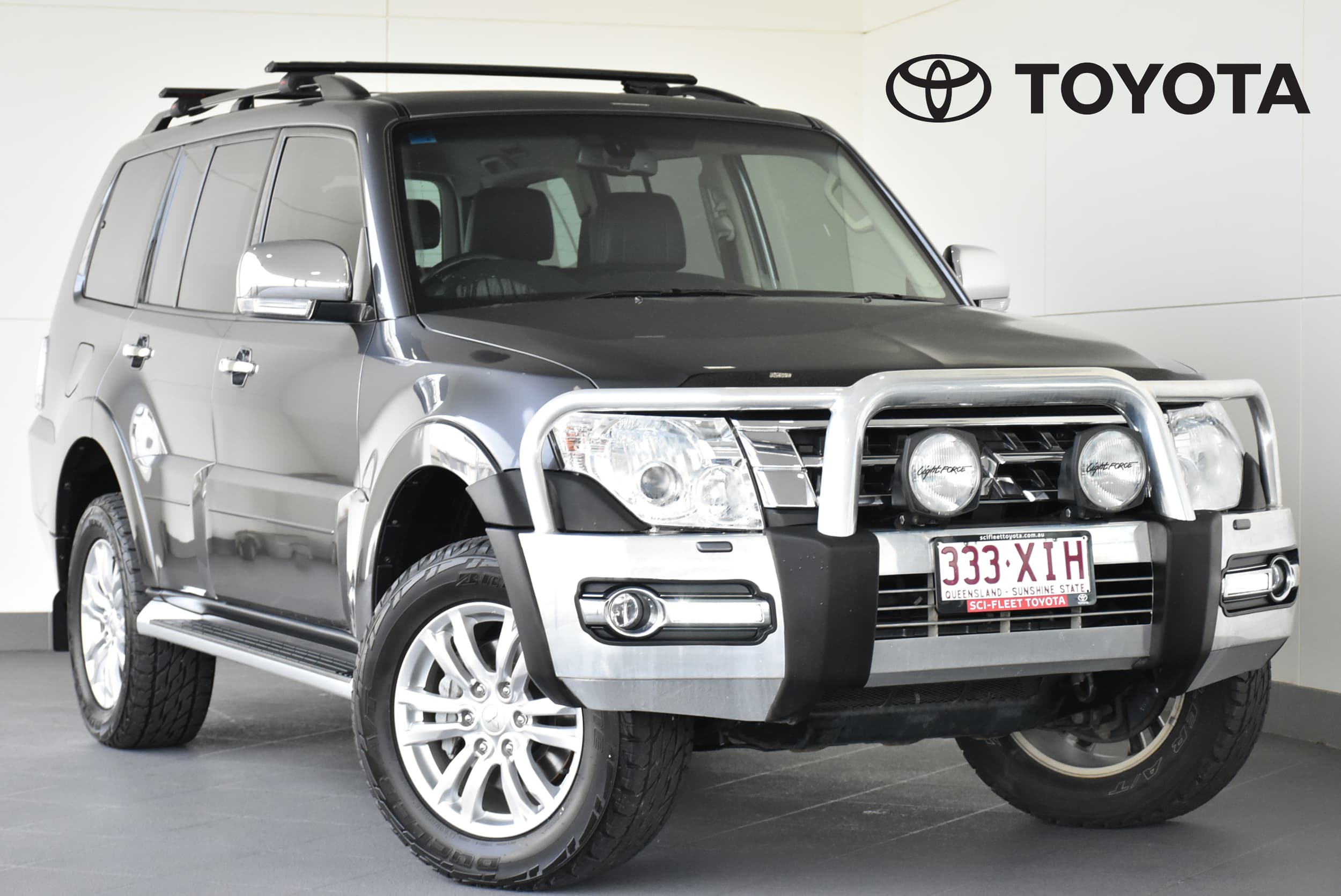 2017 Mitsubishi Pajero image