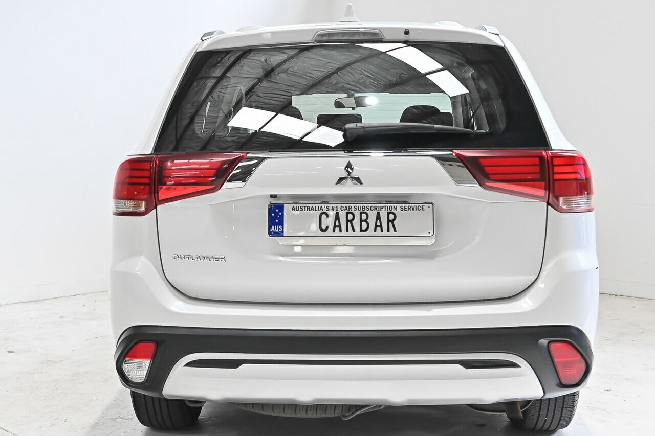 2018 Mitsubishi Outlander image