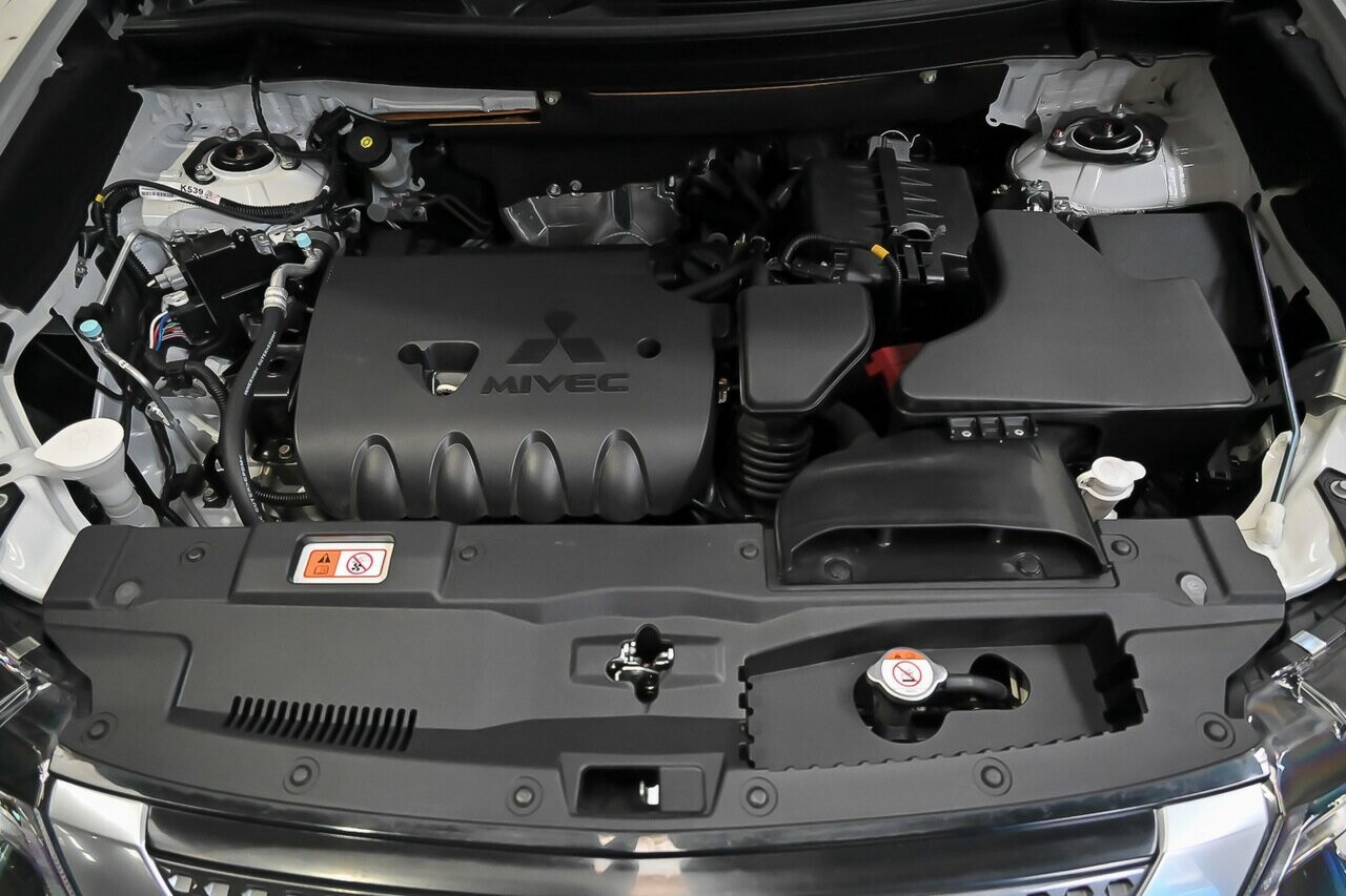 2018 Mitsubishi Outlander image