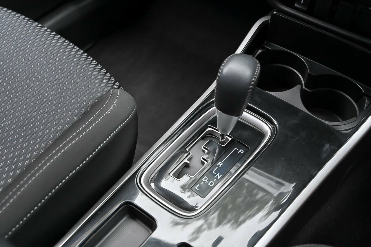 2018 Mitsubishi Outlander image