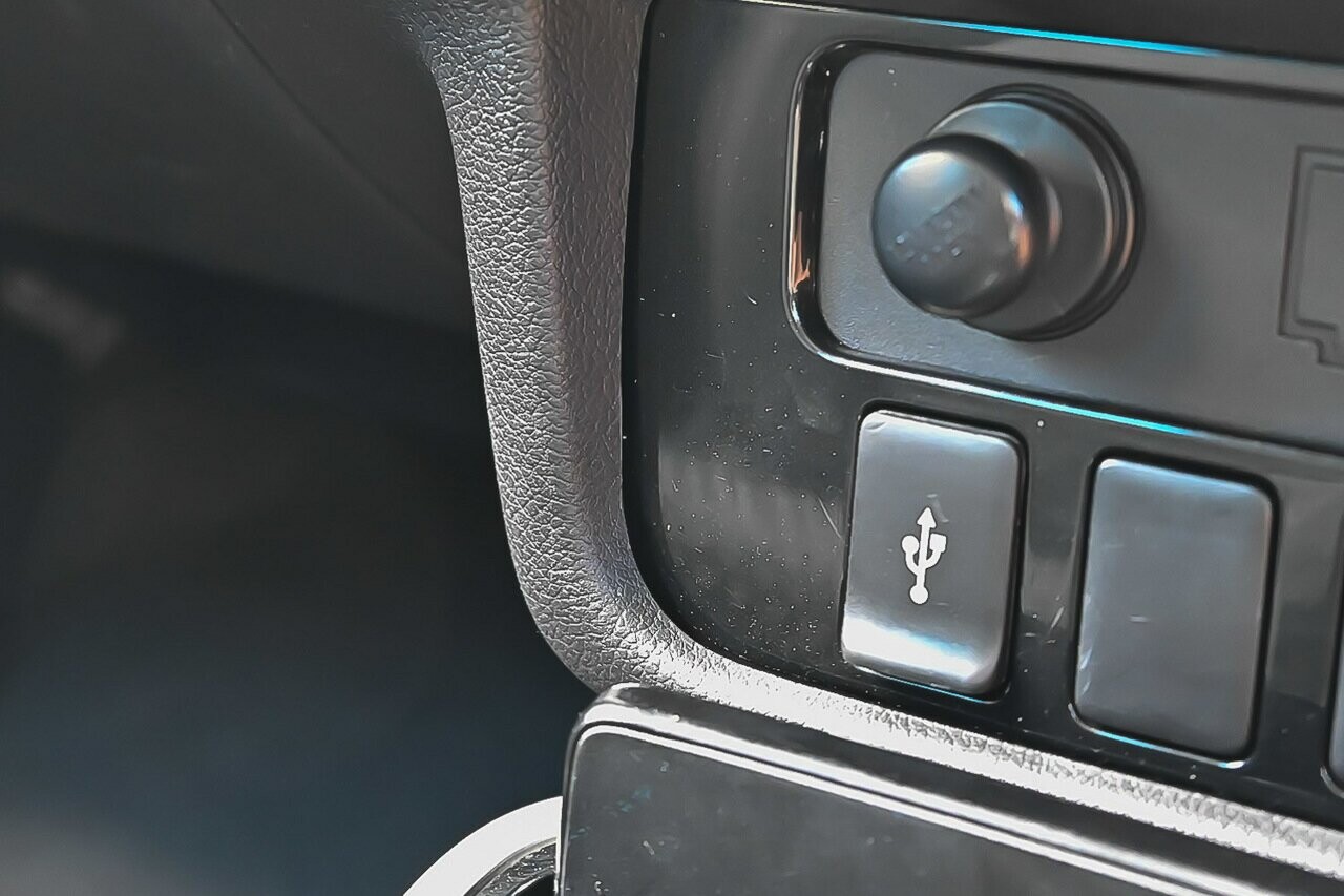 2018 Mitsubishi Outlander image