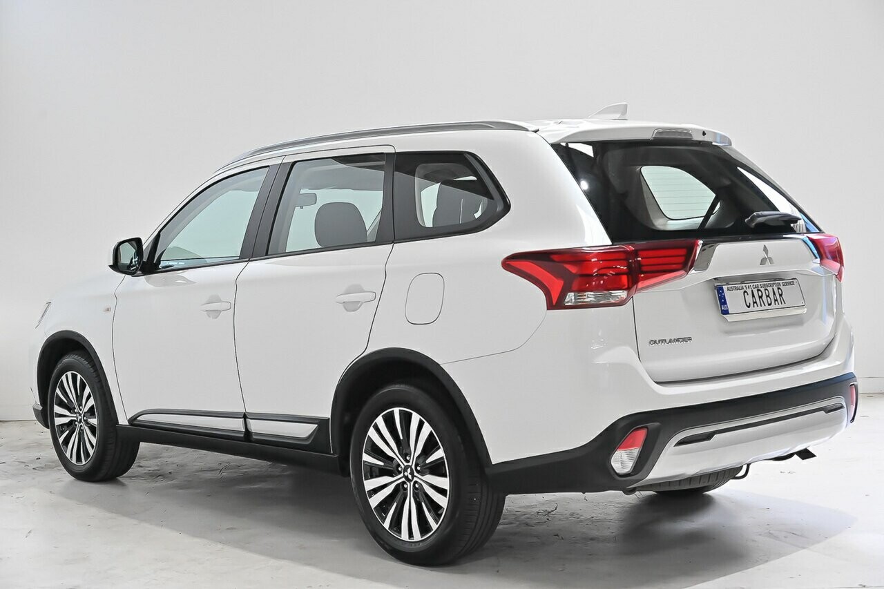 2018 Mitsubishi Outlander image