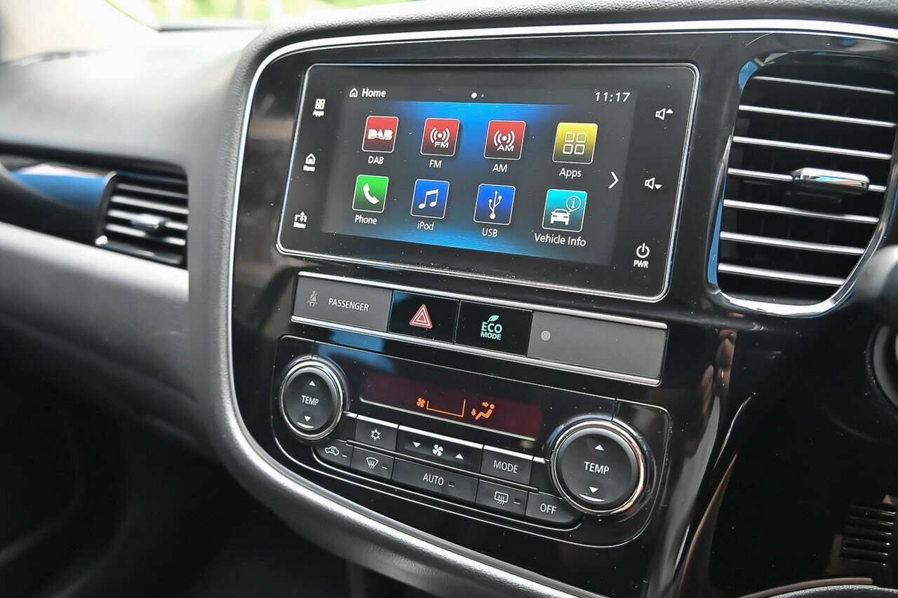 2018 Mitsubishi Outlander image