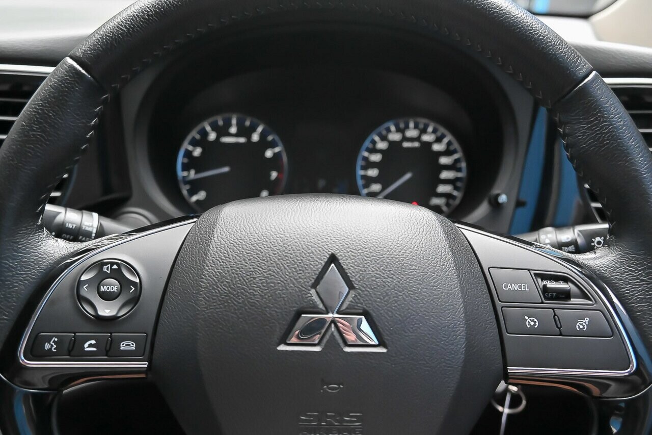 2018 Mitsubishi Outlander image
