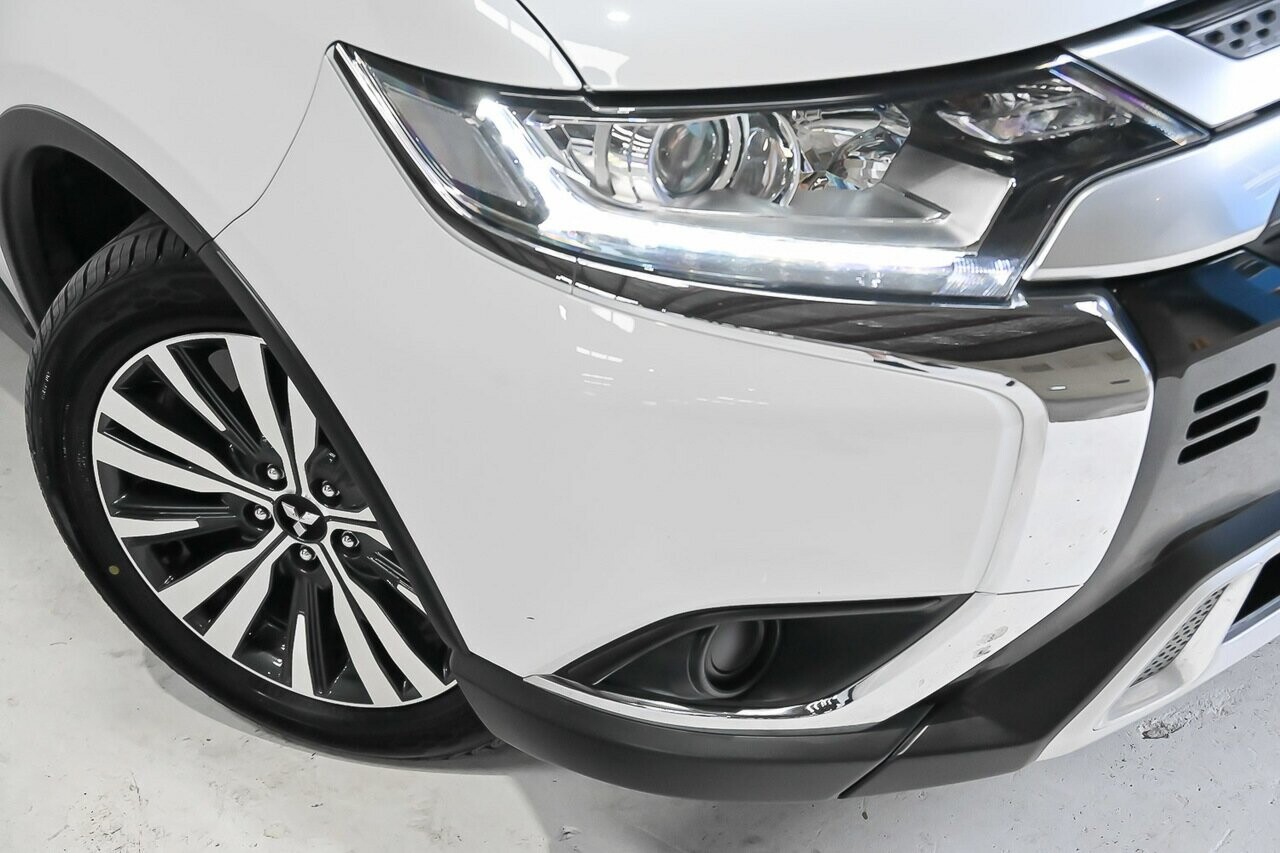 2018 Mitsubishi Outlander image