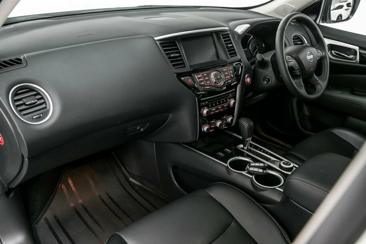 2018 Nissan Pathfinder image