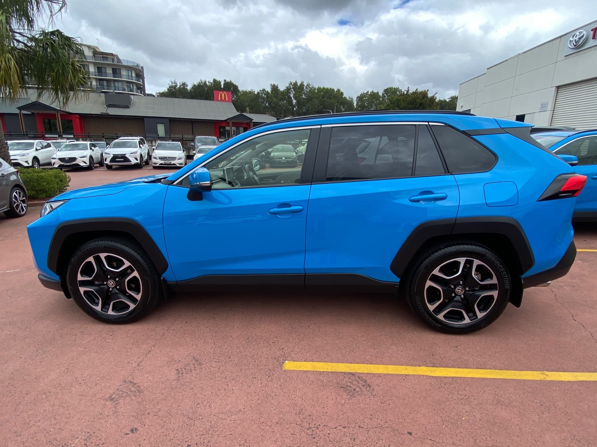 2019 Toyota RAV4 image