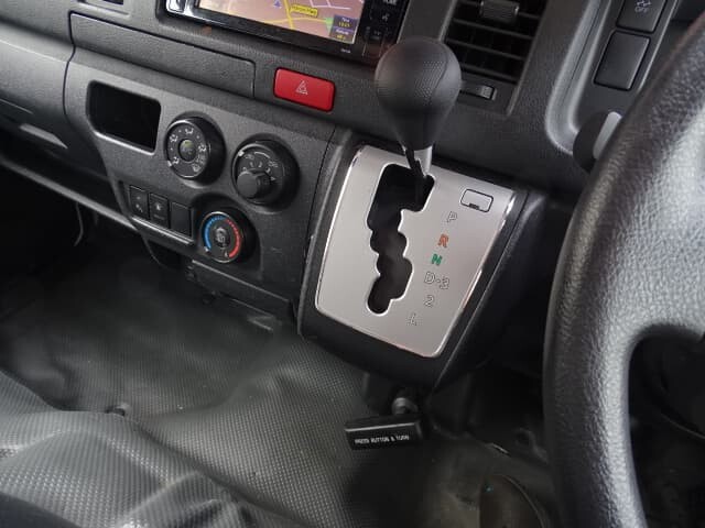 2017 Toyota Hiace image