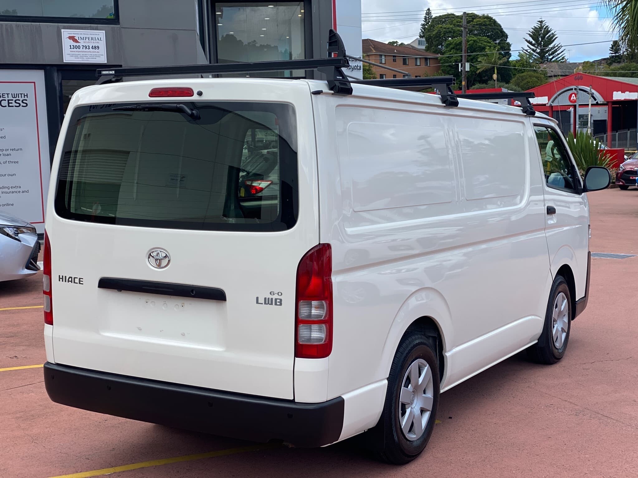 2017 Toyota Hiace image