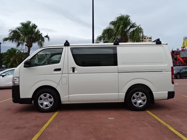 2017 Toyota Hiace image
