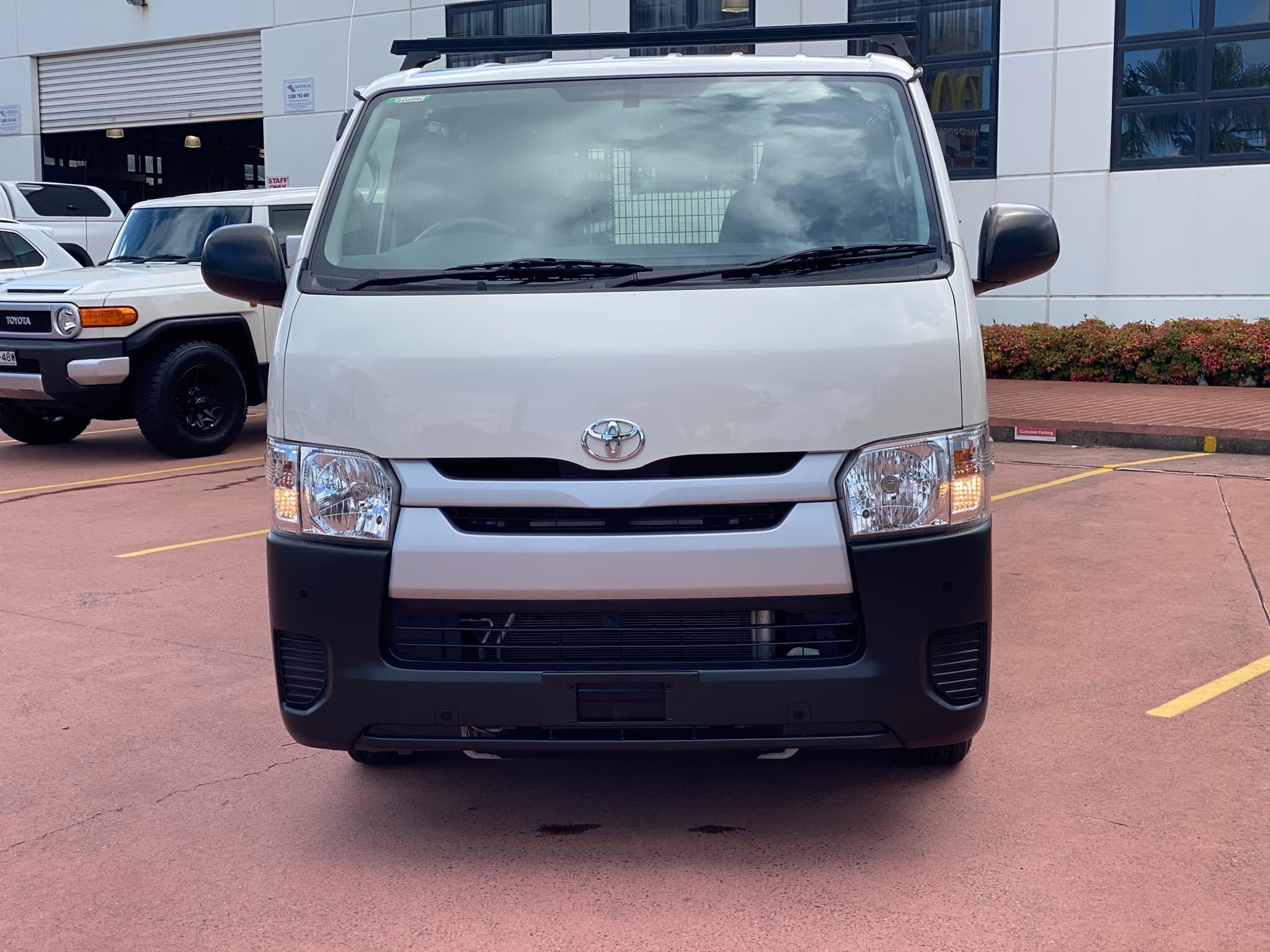 2017 Toyota Hiace image