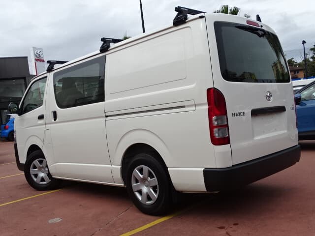 2017 Toyota Hiace image
