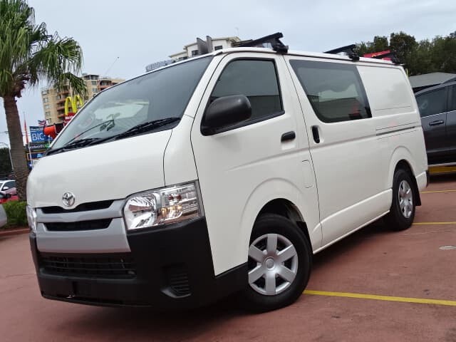 2017 Toyota Hiace image