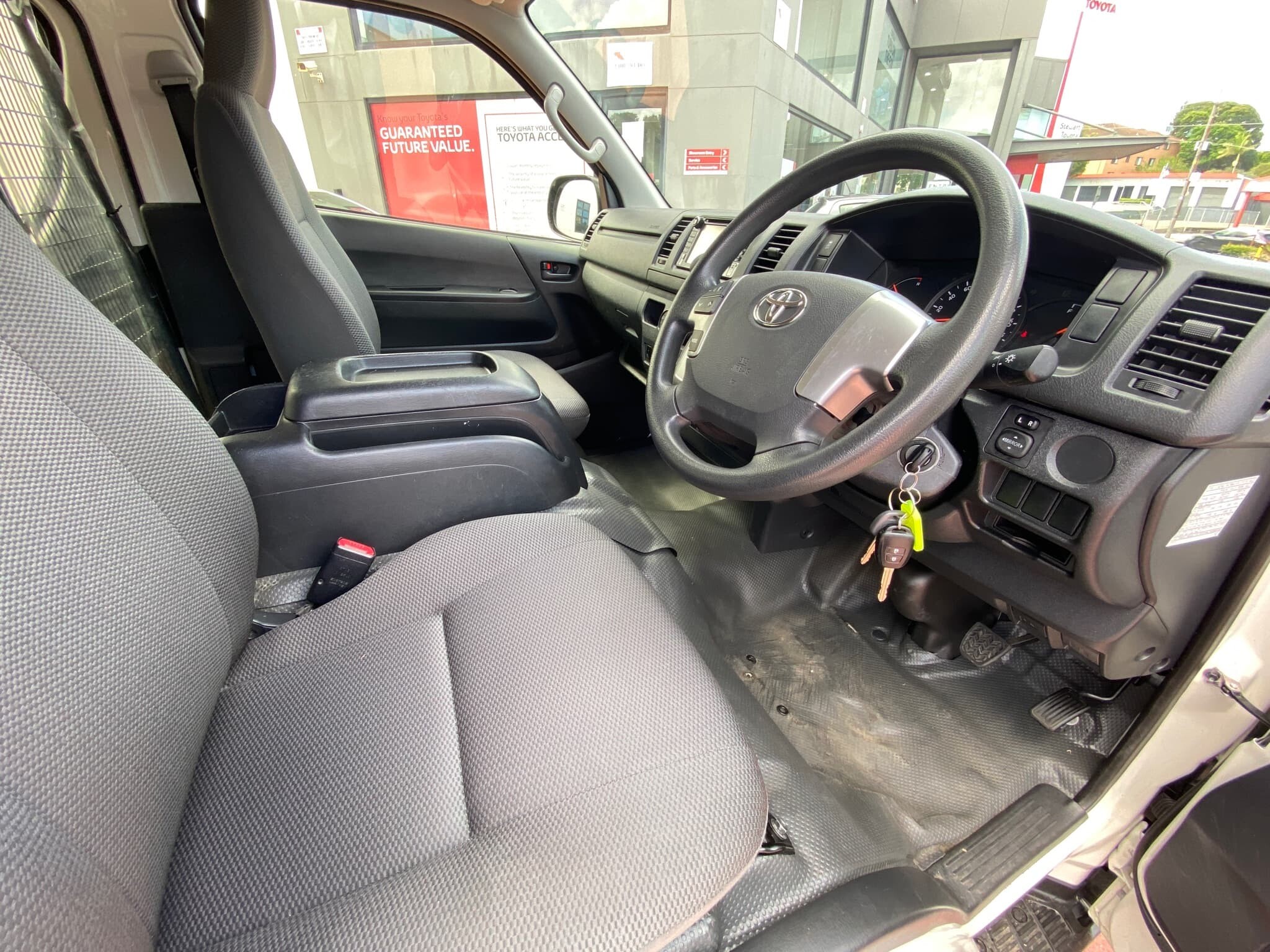 2017 Toyota Hiace image