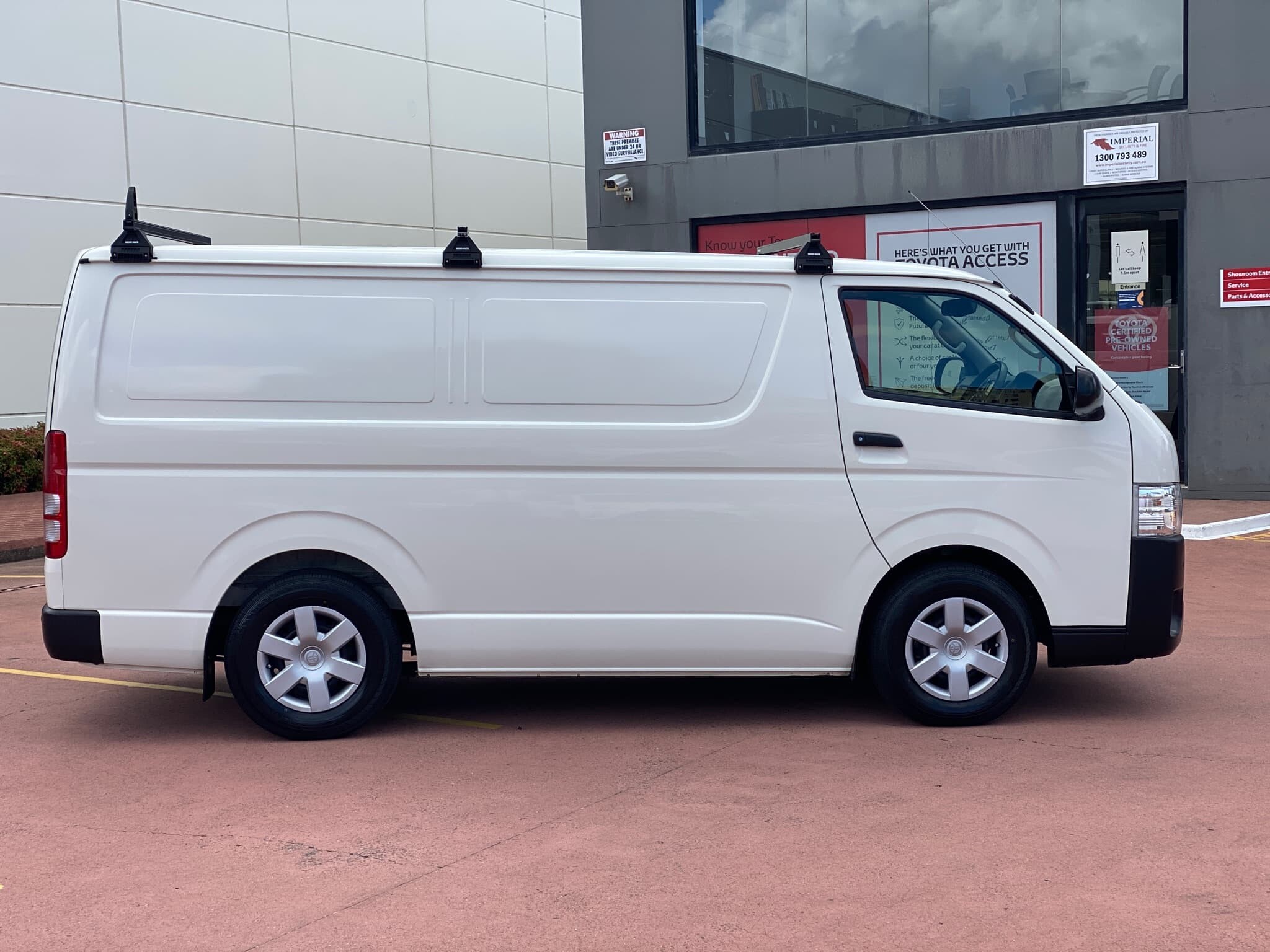 2017 Toyota Hiace image