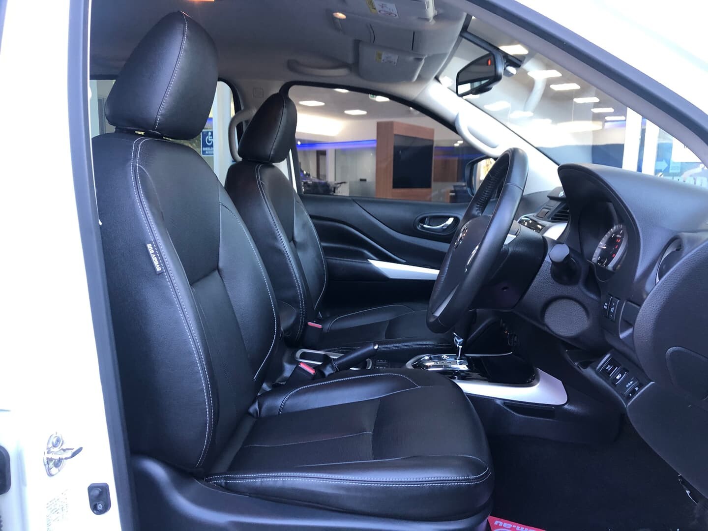 2018 Nissan Navara image