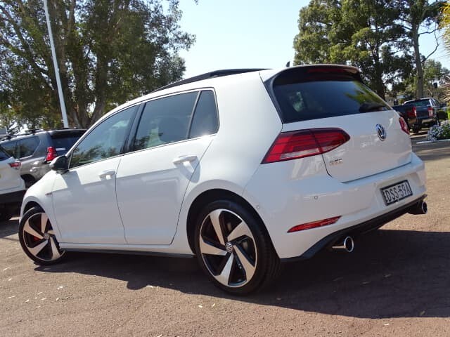 2017 Volkswagen Golf image