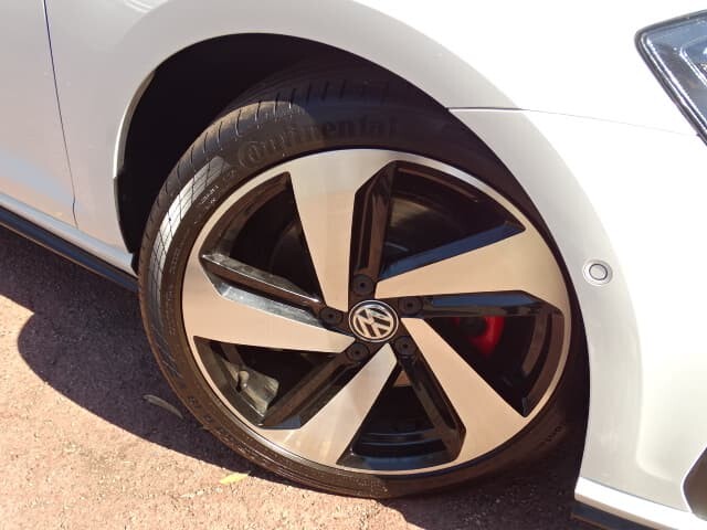 2017 Volkswagen Golf image